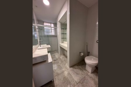 Apartamento para alugar com 137m², 4 quartos e 1 vaga Apartamento para alugar com 137m², 4 quartos e 1 vagaBanheiro