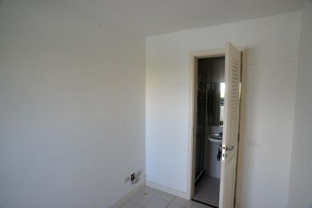 Apartamento à venda com 307m², 4 quartos e 3 vagas Apartamento à venda com 307m², 4 quartos e 3 vagasQuarto de Serviço