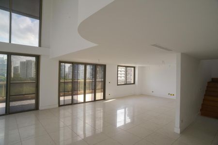 Apartamento à venda com 307m², 4 quartos e 3 vagas Apartamento à venda com 307m², 4 quartos e 3 vagasSala