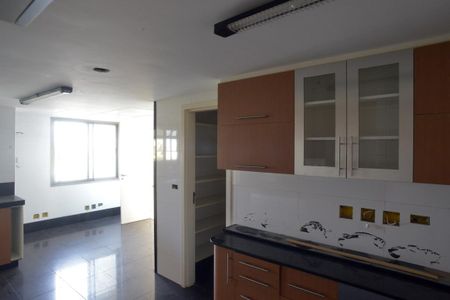 Apartamento à venda com 307m², 4 quartos e 3 vagas Apartamento à venda com 307m², 4 quartos e 3 vagasCozinha