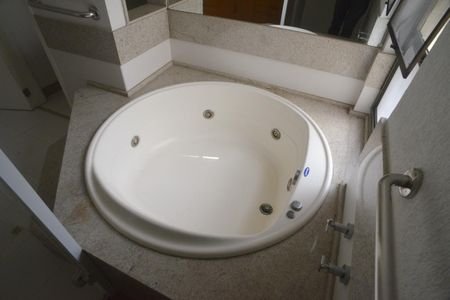 Apartamento à venda com 307m², 4 quartos e 3 vagas Apartamento à venda com 307m², 4 quartos e 3 vagasBanheiro Suíte Principal