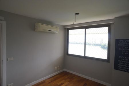 Apartamento à venda com 307m², 4 quartos e 3 vagas Apartamento à venda com 307m², 4 quartos e 3 vagasSuíte 3