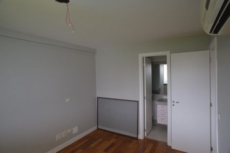Apartamento à venda com 307m², 4 quartos e 3 vagas Apartamento à venda com 307m², 4 quartos e 3 vagasSuíte 3