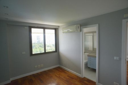 Apartamento à venda com 307m², 4 quartos e 3 vagas Apartamento à venda com 307m², 4 quartos e 3 vagasSuíte 2