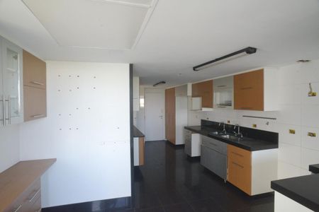 Apartamento à venda com 307m², 4 quartos e 3 vagas Apartamento à venda com 307m², 4 quartos e 3 vagasCozinha