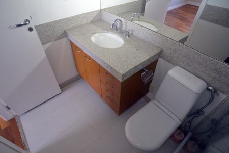 Apartamento à venda com 307m², 4 quartos e 3 vagas Apartamento à venda com 307m², 4 quartos e 3 vagasBanheiro da Suíte 1