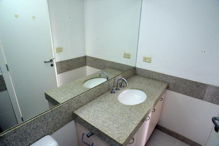 Apartamento à venda com 307m², 4 quartos e 3 vagas Apartamento à venda com 307m², 4 quartos e 3 vagasBanheiro Suíte 3