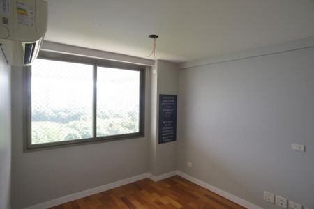 Apartamento à venda com 307m², 4 quartos e 3 vagas Apartamento à venda com 307m², 4 quartos e 3 vagasSuíte 3