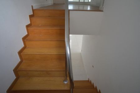 Apartamento à venda com 307m², 4 quartos e 3 vagas Apartamento à venda com 307m², 4 quartos e 3 vagasEscadaria