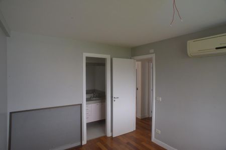 Apartamento à venda com 307m², 4 quartos e 3 vagas Apartamento à venda com 307m², 4 quartos e 3 vagasSuíte 3