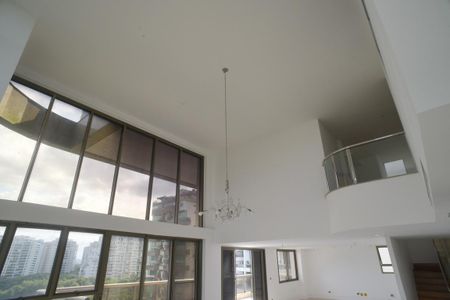 Apartamento à venda com 307m², 4 quartos e 3 vagas Apartamento à venda com 307m², 4 quartos e 3 vagasVaranda