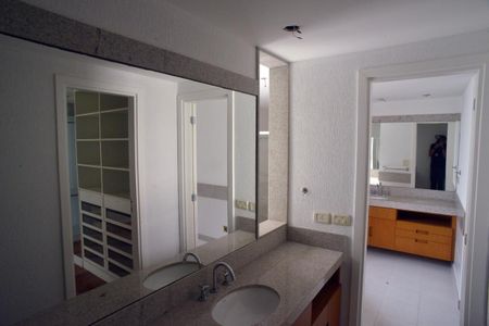 Apartamento à venda com 307m², 4 quartos e 3 vagas Apartamento à venda com 307m², 4 quartos e 3 vagasBanheiro Suíte Principal