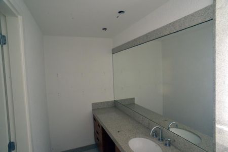 Apartamento à venda com 307m², 4 quartos e 3 vagas Apartamento à venda com 307m², 4 quartos e 3 vagasBanheiro Suíte Principal