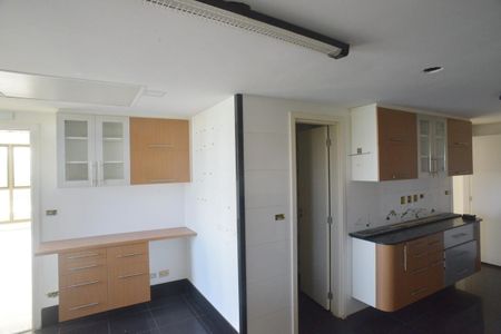 Apartamento à venda com 307m², 4 quartos e 3 vagas Apartamento à venda com 307m², 4 quartos e 3 vagasCozinha