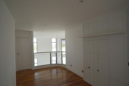 Apartamento à venda com 307m², 4 quartos e 3 vagas Apartamento à venda com 307m², 4 quartos e 3 vagasHall Superior