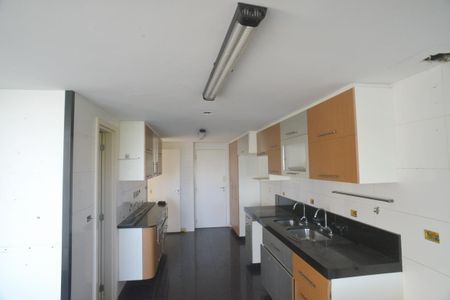 Apartamento à venda com 307m², 4 quartos e 3 vagas Apartamento à venda com 307m², 4 quartos e 3 vagasCozinha