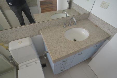 Apartamento à venda com 307m², 4 quartos e 3 vagas Apartamento à venda com 307m², 4 quartos e 3 vagasBanheiro Suíte 2