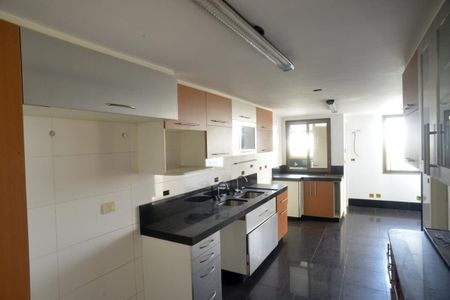 Apartamento à venda com 307m², 4 quartos e 3 vagas Apartamento à venda com 307m², 4 quartos e 3 vagasCozinha