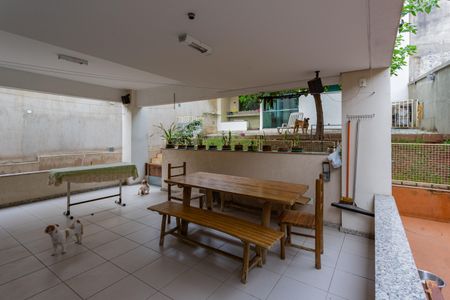 Casa à venda com 480m², 5 quartos e 5 vagas Casa à venda com 480m², 5 quartos e 5 vagasVaranda