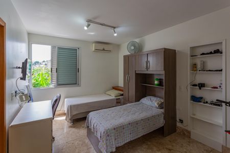 Casa à venda com 480m², 5 quartos e 5 vagas Casa à venda com 480m², 5 quartos e 5 vagasSemi Suíte 2