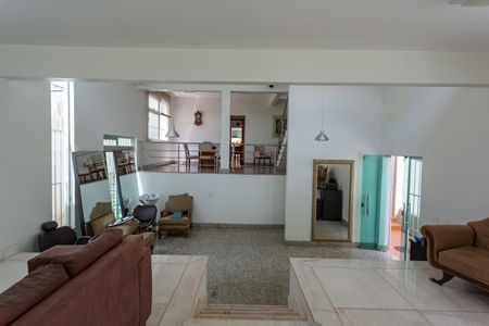 Casa à venda com 480m², 5 quartos e 5 vagas Casa à venda com 480m², 5 quartos e 5 vagasSala