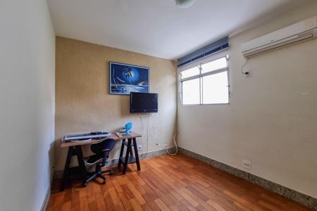 Casa à venda com 480m², 5 quartos e 5 vagas Casa à venda com 480m², 5 quartos e 5 vagasEdicula