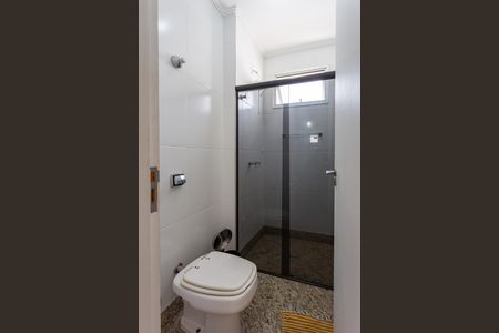 Casa à venda com 480m², 5 quartos e 5 vagas Casa à venda com 480m², 5 quartos e 5 vagasBanheiro das Semi Suíte 1 e 2