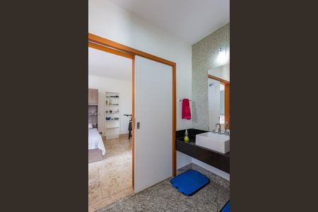 Casa à venda com 480m², 5 quartos e 5 vagas Casa à venda com 480m², 5 quartos e 5 vagasBanheiro das Semi Suíte 1 e 2