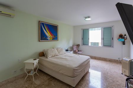 Casa à venda com 480m², 5 quartos e 5 vagas Casa à venda com 480m², 5 quartos e 5 vagasSuíte 3