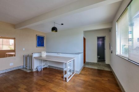 Casa à venda com 480m², 5 quartos e 5 vagas Casa à venda com 480m², 5 quartos e 5 vagasEdicula