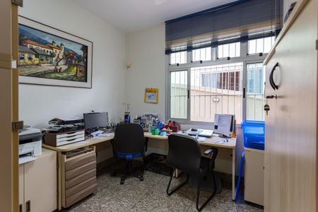 Casa à venda com 480m², 5 quartos e 5 vagas Casa à venda com 480m², 5 quartos e 5 vagasQuarto