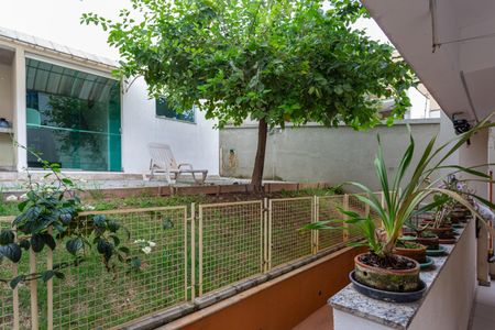 Casa à venda com 480m², 5 quartos e 5 vagas Casa à venda com 480m², 5 quartos e 5 vagasQuintal