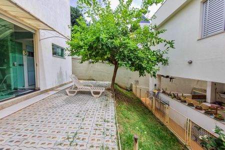 Casa à venda com 480m², 5 quartos e 5 vagas Casa à venda com 480m², 5 quartos e 5 vagasQuintal