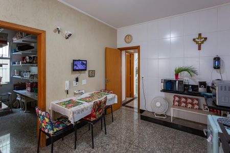 Casa à venda com 480m², 5 quartos e 5 vagas Casa à venda com 480m², 5 quartos e 5 vagasCozinha