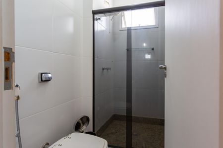 Casa à venda com 480m², 5 quartos e 5 vagas Casa à venda com 480m², 5 quartos e 5 vagasBanheiro das Semi Suíte 1 e 2