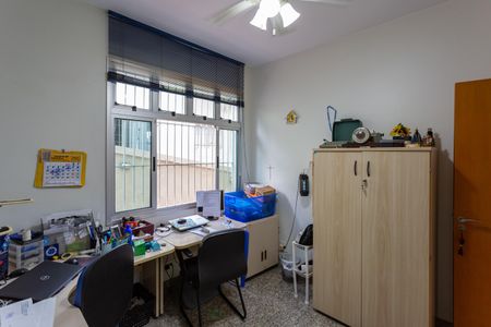 Casa à venda com 480m², 5 quartos e 5 vagas Casa à venda com 480m², 5 quartos e 5 vagasQuarto