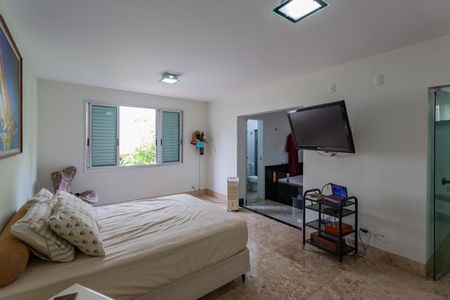 Casa à venda com 480m², 5 quartos e 5 vagas Casa à venda com 480m², 5 quartos e 5 vagasSuíte 3