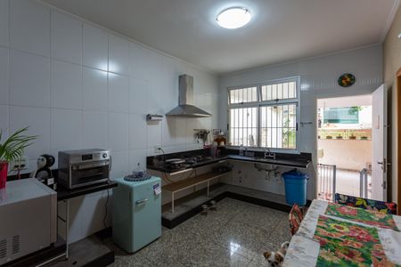 Casa à venda com 480m², 5 quartos e 5 vagas Casa à venda com 480m², 5 quartos e 5 vagasCozinha