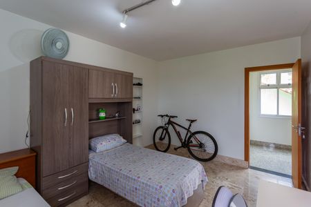 Casa à venda com 480m², 5 quartos e 5 vagas Casa à venda com 480m², 5 quartos e 5 vagasSemi Suíte 2