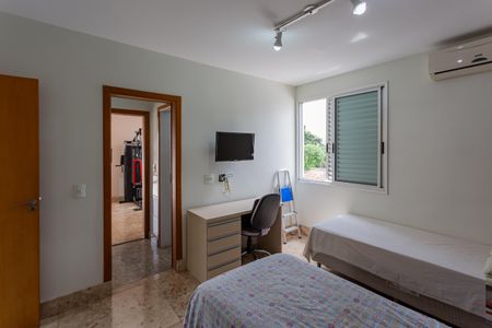 Casa à venda com 480m², 5 quartos e 5 vagas Casa à venda com 480m², 5 quartos e 5 vagasSemi Suíte 2