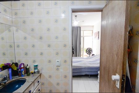 Apartamento à venda com 160m², 4 quartos e 2 vagas Apartamento à venda com 160m², 4 quartos e 2 vagasBanheiro da Suíte 1