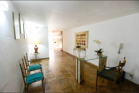 Apartamento à venda com 160m², 4 quartos e 2 vagas Apartamento à venda com 160m², 4 quartos e 2 vagasHall