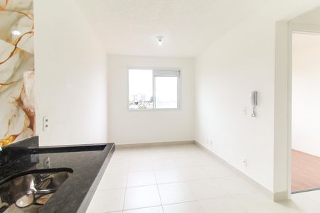 Sala/Cozinha de apartamento para alugar com 2 quartos, 32m² em Vila Carmosina, São Paulo