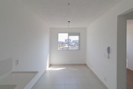 Sala/Cozinha de apartamento para alugar com 2 quartos, 32m² em Vila Carmosina, São Paulo