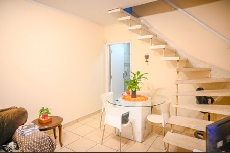 Casa para alugar com 200m², 3 quartos e 2 vagasSala