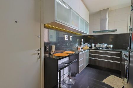 Apartamento à venda com 113m², 3 quartos e 2 vagas Apartamento à venda com 113m², 3 quartos e 2 vagasCozinha