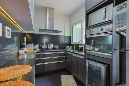 Apartamento à venda com 113m², 3 quartos e 2 vagas Apartamento à venda com 113m², 3 quartos e 2 vagasCozinha