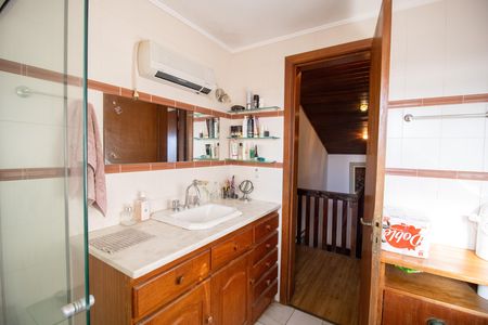 Banheiro de casa à venda com 3 quartos, 800m² em Vila Assunção, Porto Alegre