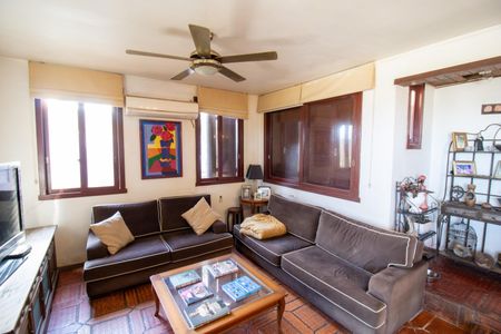 Sala de casa à venda com 3 quartos, 800m² em Vila Assunção, Porto Alegre