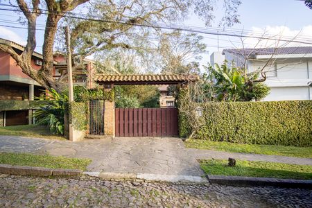 Fachada de casa à venda com 3 quartos, 800m² em Vila Assunção, Porto Alegre